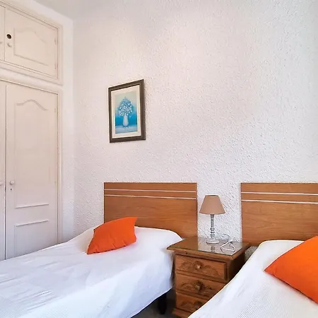 Skol 440. 1 Bed With Sea Views In Centre.