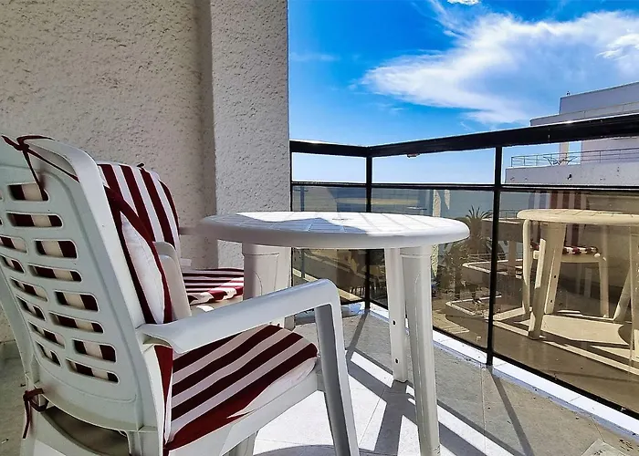 Skol 440. 1 Bed With Sea Views In Centre.